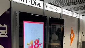 métro lyon sans pub, par Naxia